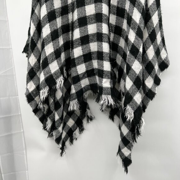 David and Young Checkered Cape Open Front Frayed Black/White One Size Fits All - Picture 3 of 9